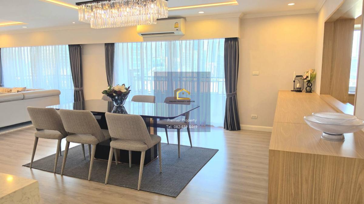 ์คอนโดมิเนียม 3 ห้องนอน ปรับปรุงตกแต่งใหม่ย่านสาทร ห้องนั่งเล่นกว้างขวาง เหมาะสำหรับครอบครัวใหญ่ 